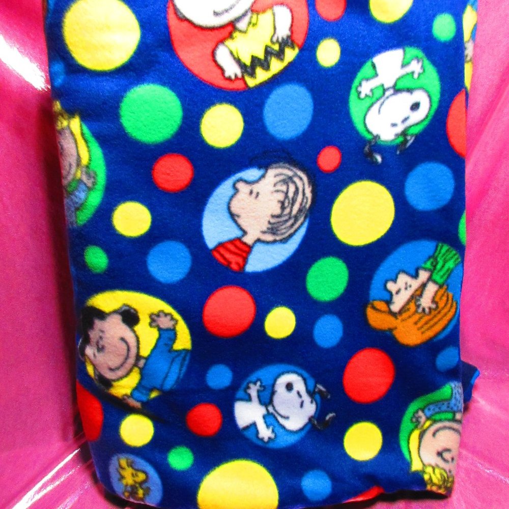 Peanuts Polka Dot 88" x 58" Fleece Blanket